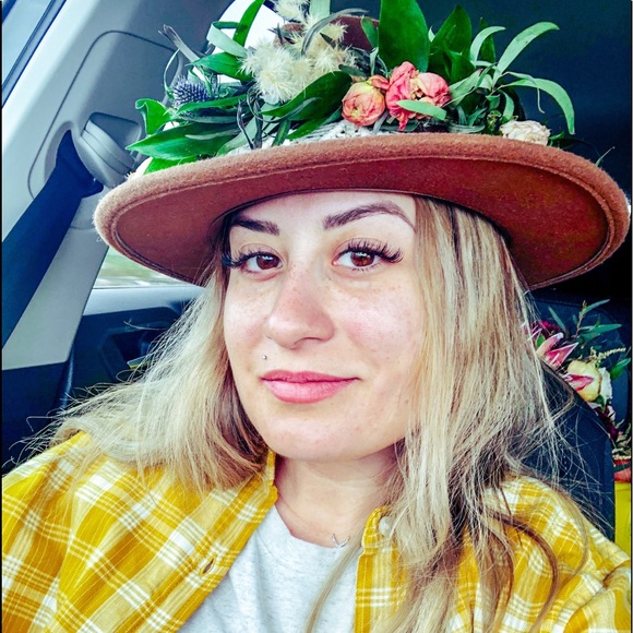 Meet your Posher, Jazmin - Picture 2 of 6